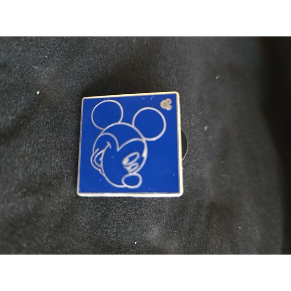 Disney Mickey Mouse Pin Blue 2009 - Picture 1 of 2